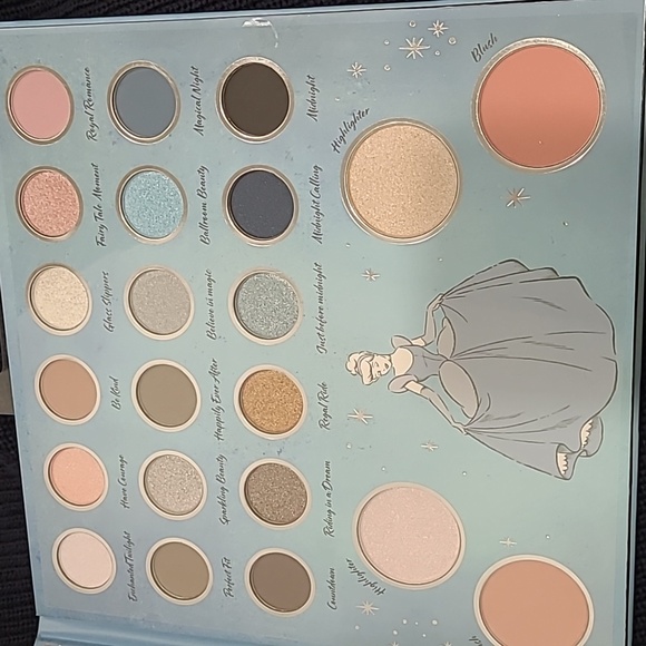 Disney Princess Cinderella Face and Eye Shadow Palette Highlighter Blush 22shade - Picture 10 of 11